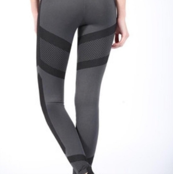 NUX Velocity Seamless Leggings Mid/Low Rise Black/Gray Women's Size S - Picture 3 of 10
